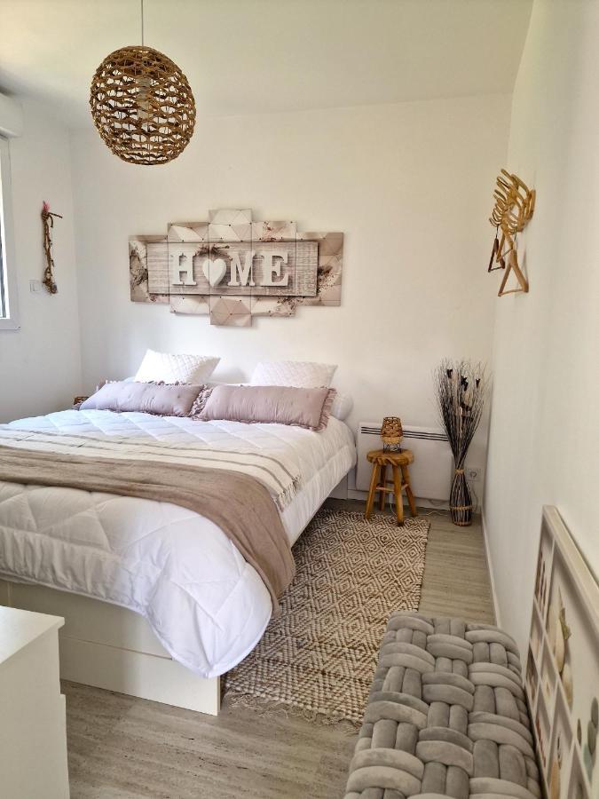 La Maison De La Saye & Holiday home Mios